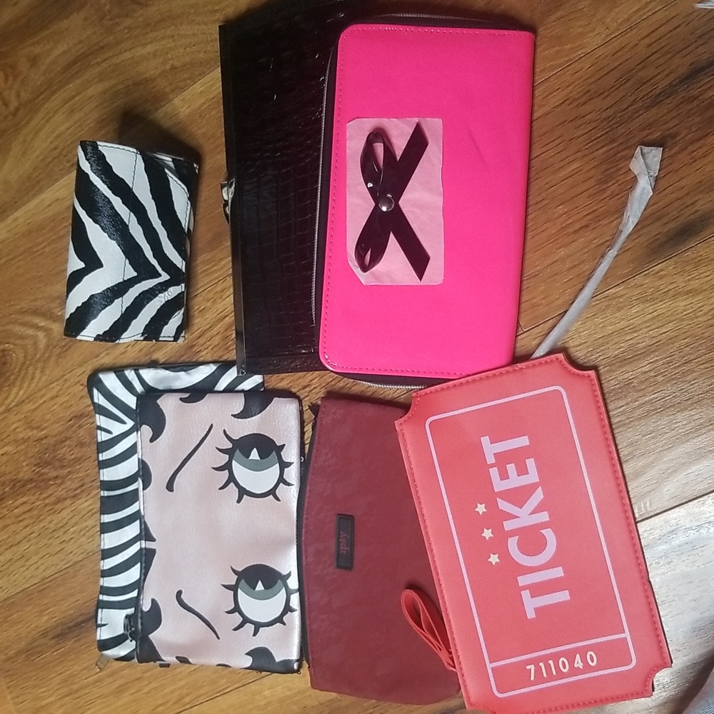 Lot of 7 Bags(ipsy&random wallets)